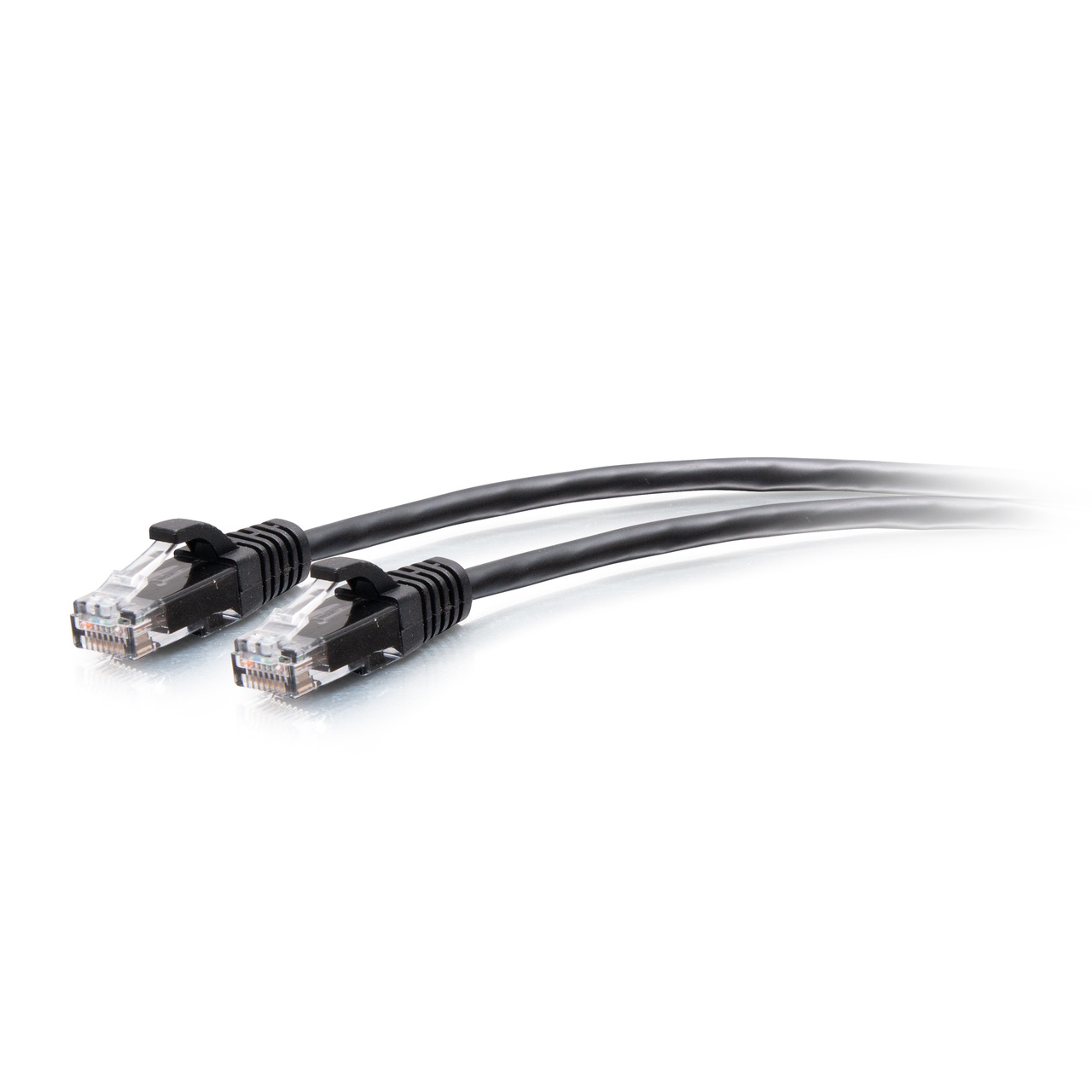C2G 4,6 m Cat6a ungeschirmtes (UTP) flaches Ethernet Patchkabel mit Rastnasenschutz – schwarz